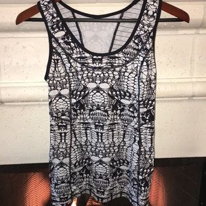 0221 Lululemon women’s tank size 4